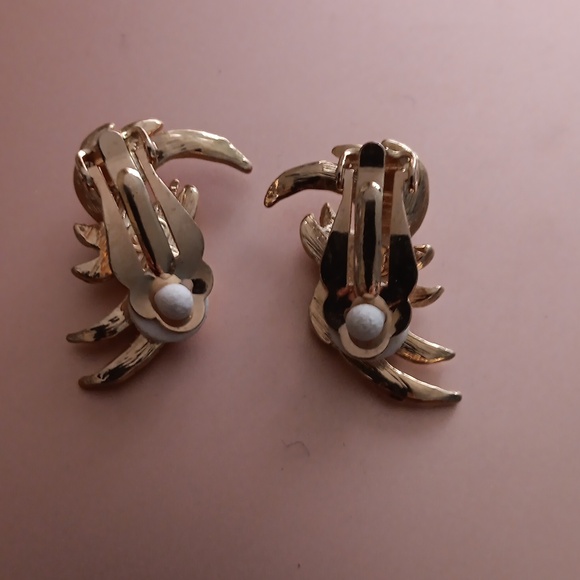 Vintage CIRO Gold + Rhinestone Clip On Flame Earrings - Picture 2 of 2